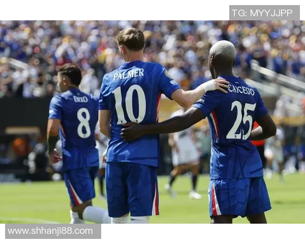 切尔西更衣室风波升级斯特林与恩佐训练场激烈冲突内幕揭秘 切尔西更衣室风波升级斯特林与恩佐训练场激烈冲突内幕揭秘