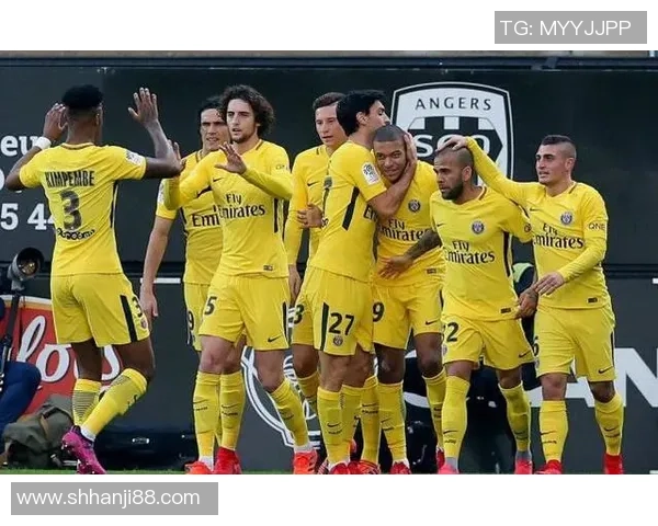 昂热与甘冈的对决分析及赛季表现对比探讨 昂热与甘冈的对决分析及赛季表现对比探讨